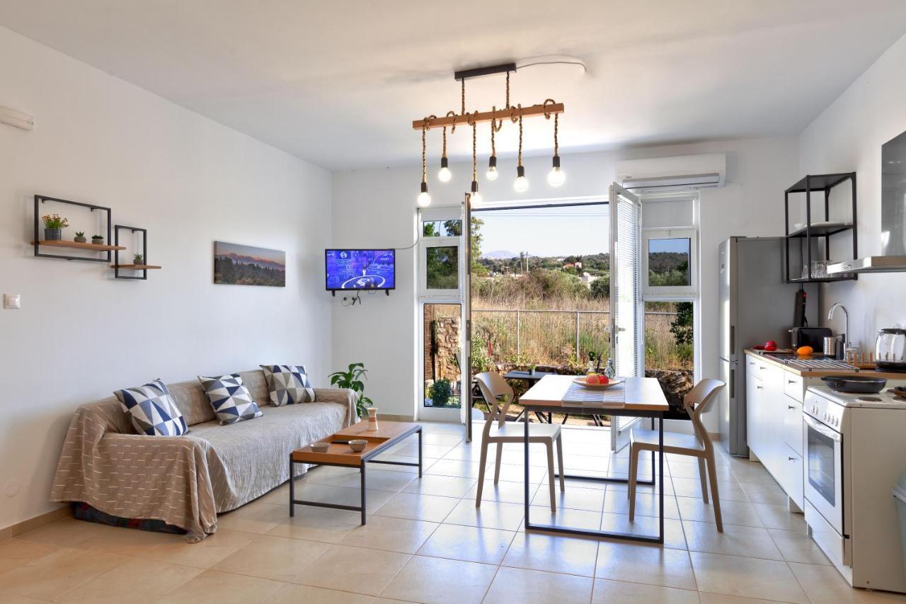 Livingfy Apt With Mountain View & Garden Vámos Exterior foto